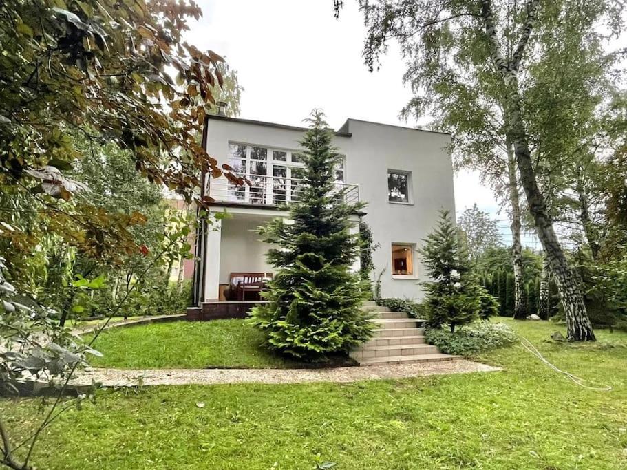 Beautiful Villa With Garden In Milanowek Exterior photo